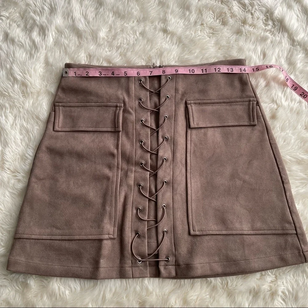 DO+BE skirt faux suede lace up mini with pockets neutral M